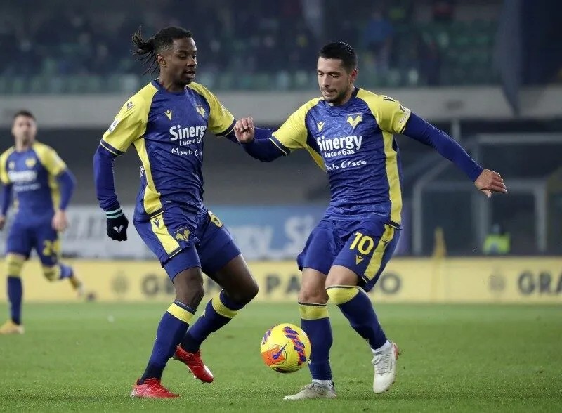 Soi kèo Como vs Hellas Verona vòng 9 giải Serie A 4 soi-keo-como-vs-hellas-verona-0h30-30-10-4